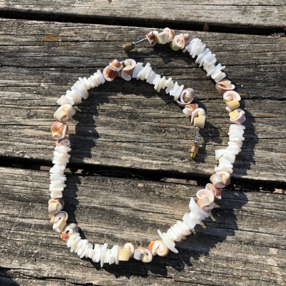 Abstract Shell Necklace - Picture 2 of 6